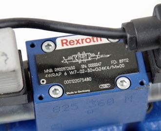 Rexroth R900973373 4 WRKE 10 E 50 L - 33/6 예를들면. 24K31/A1D3M 4 WRKE 10 E 50 L - 3개의 X/6 예를들면. 24K31/A1D3M
